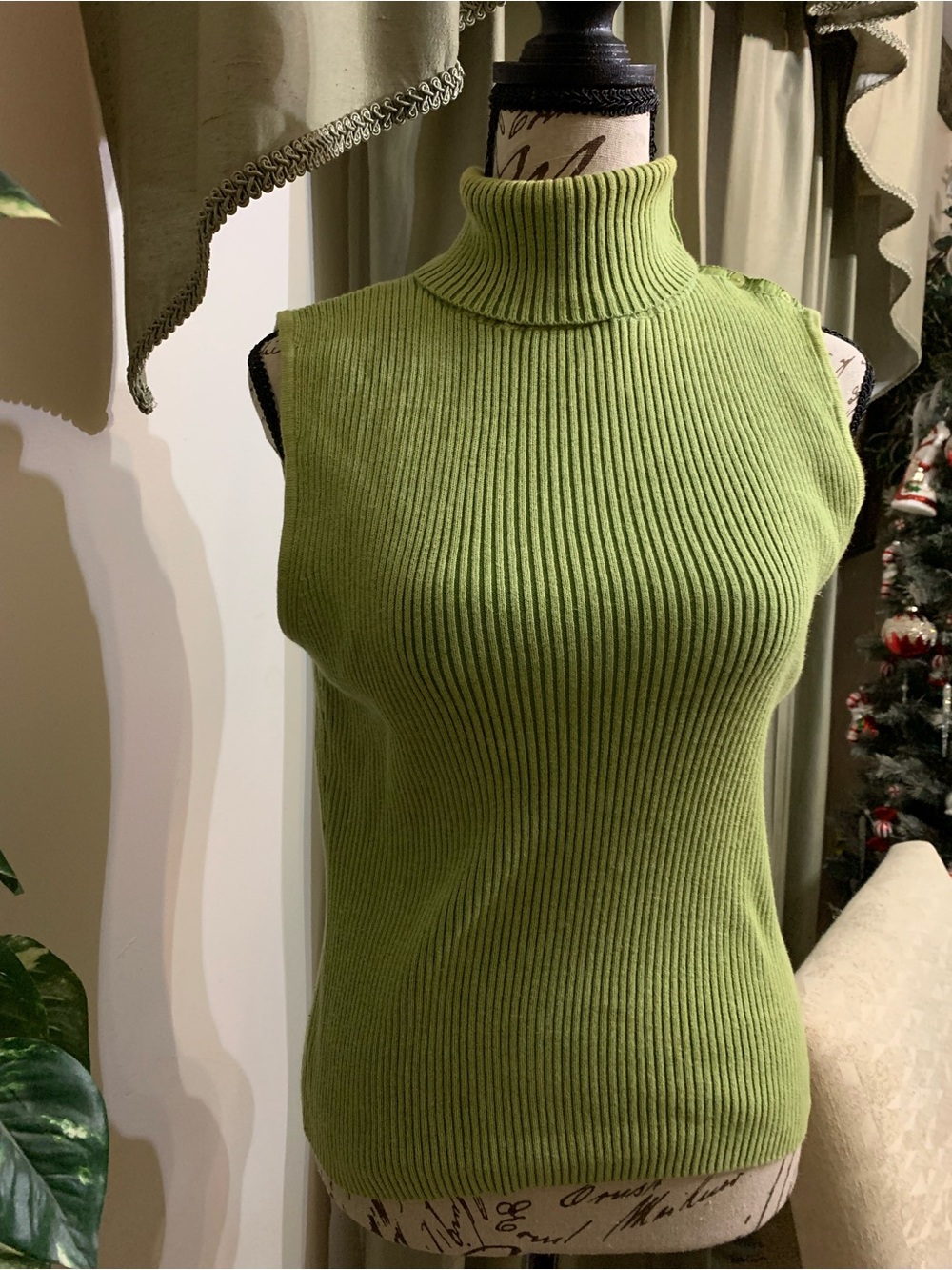 JEANNE PIERRE Sleeveless Ribbed Turtleneck Sweater - Lime Green
